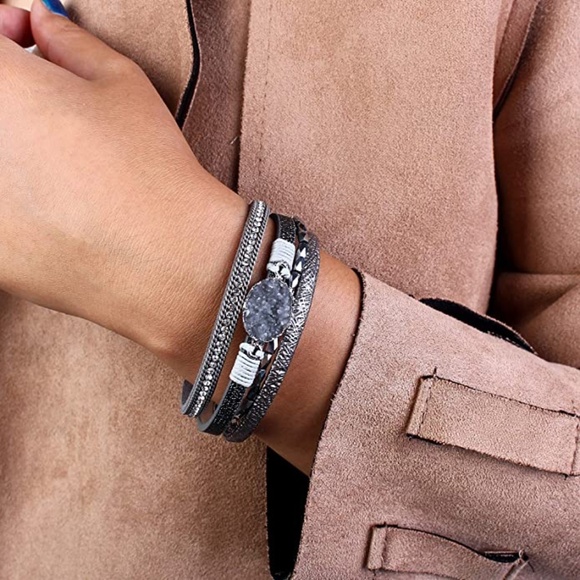 Womens Leather Wrap Boho Crystal Cuff Bracelet Magnetic Clasp - Picture 3 of 4